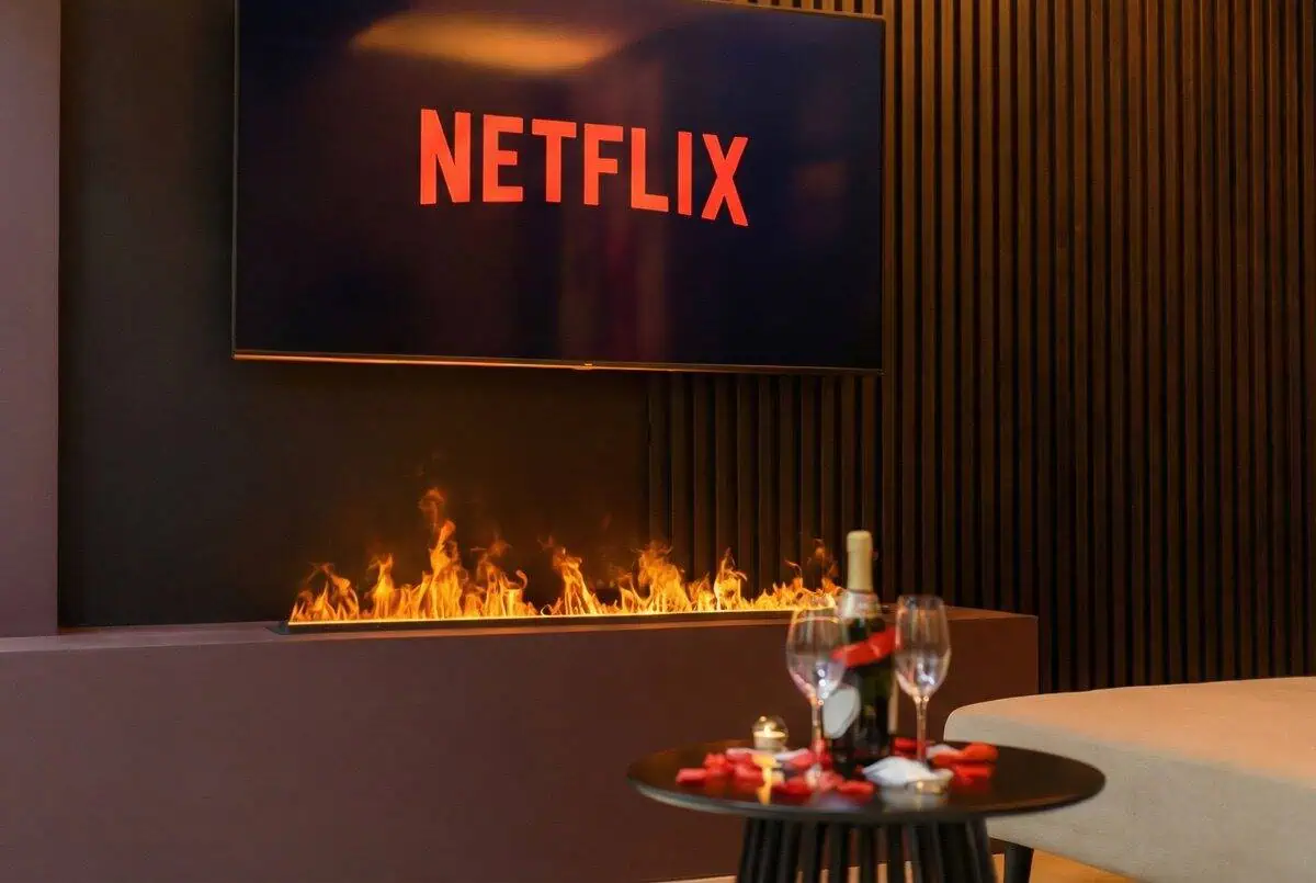 Steam fireplace and Netflix in the romantic suite