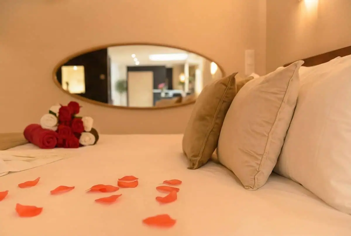 Sleeping area king size bed romantic love room Vendée